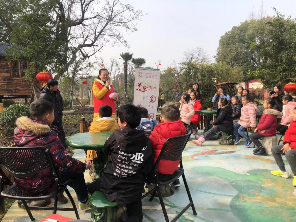 阳山镇桃源村妇联开展“道德讲堂”：平安假期活动